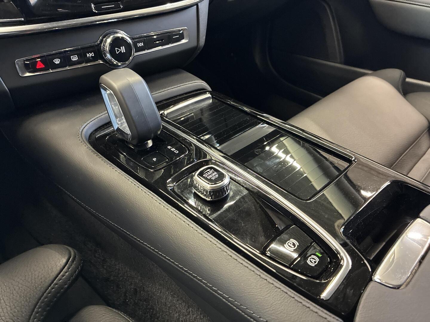 VOLVO V90 2023