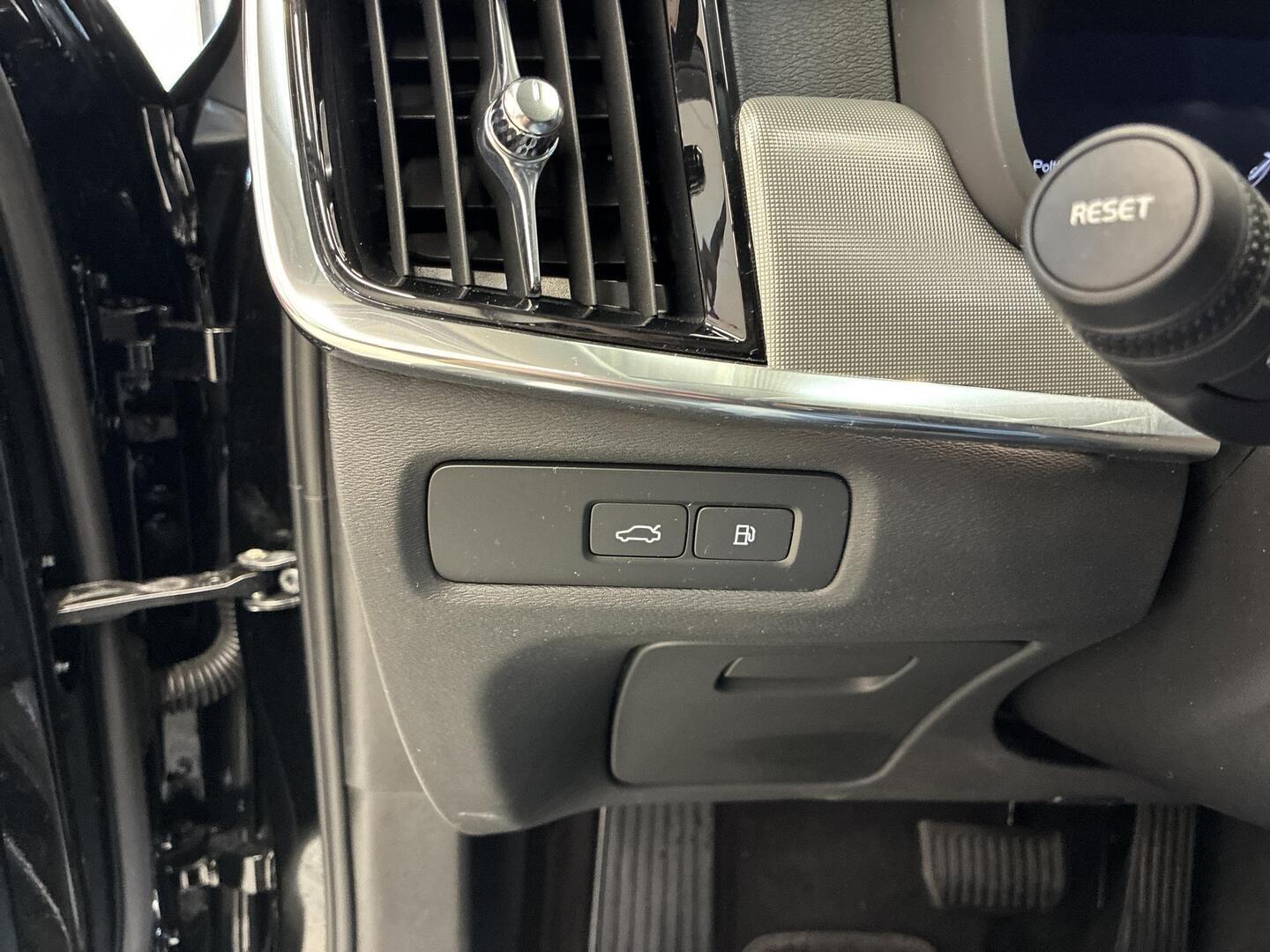 VOLVO V90 2023