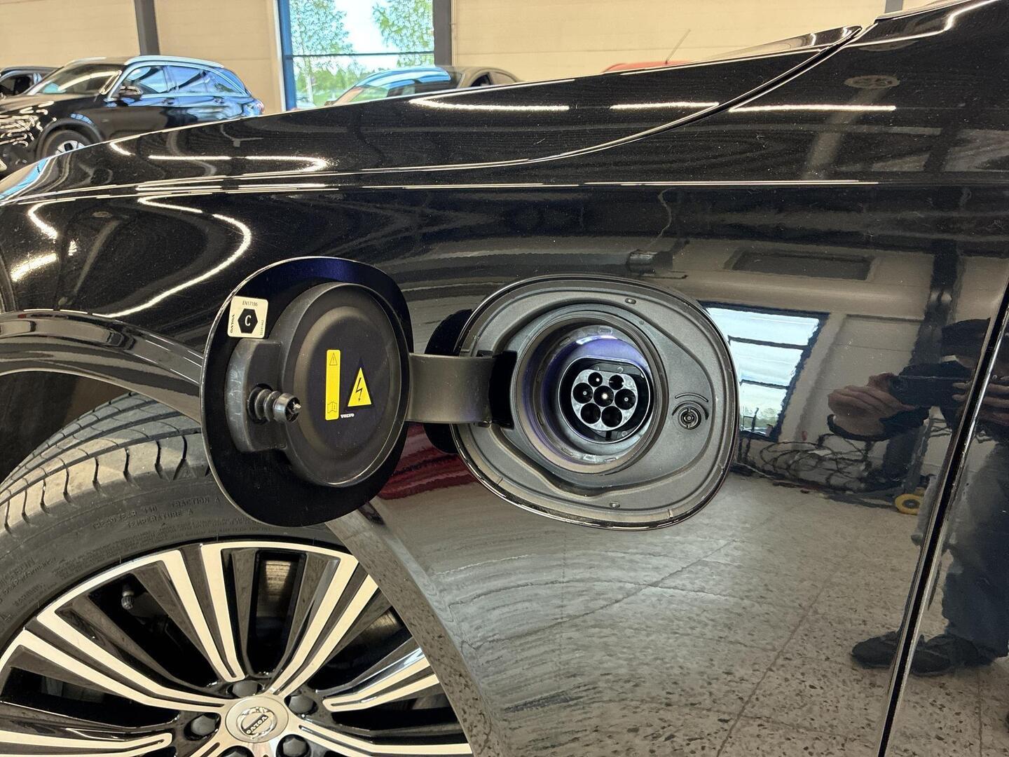 VOLVO V90 2023