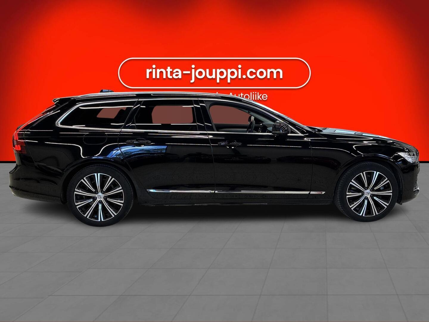 VOLVO V90 2023