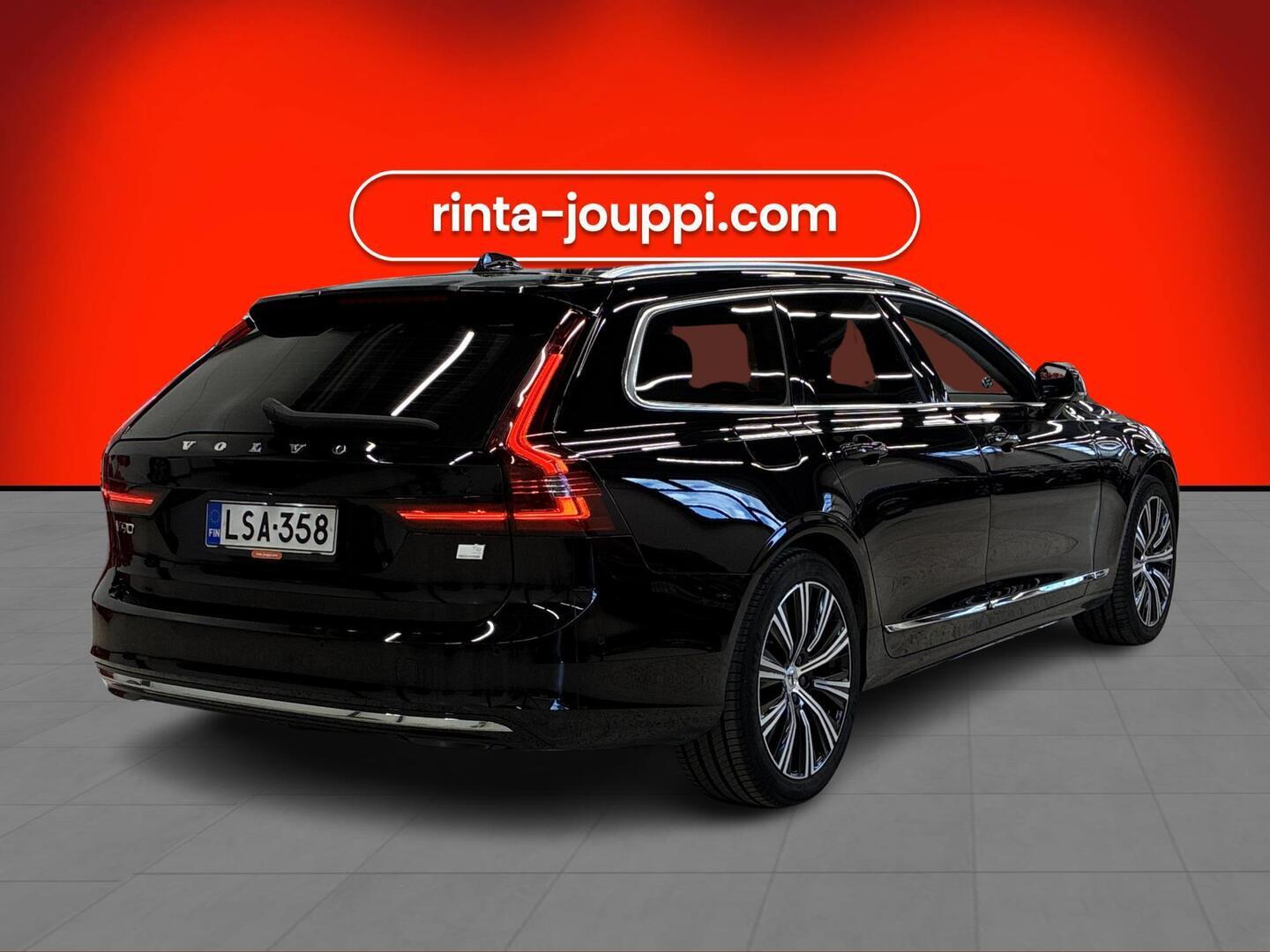 VOLVO V90 2023
