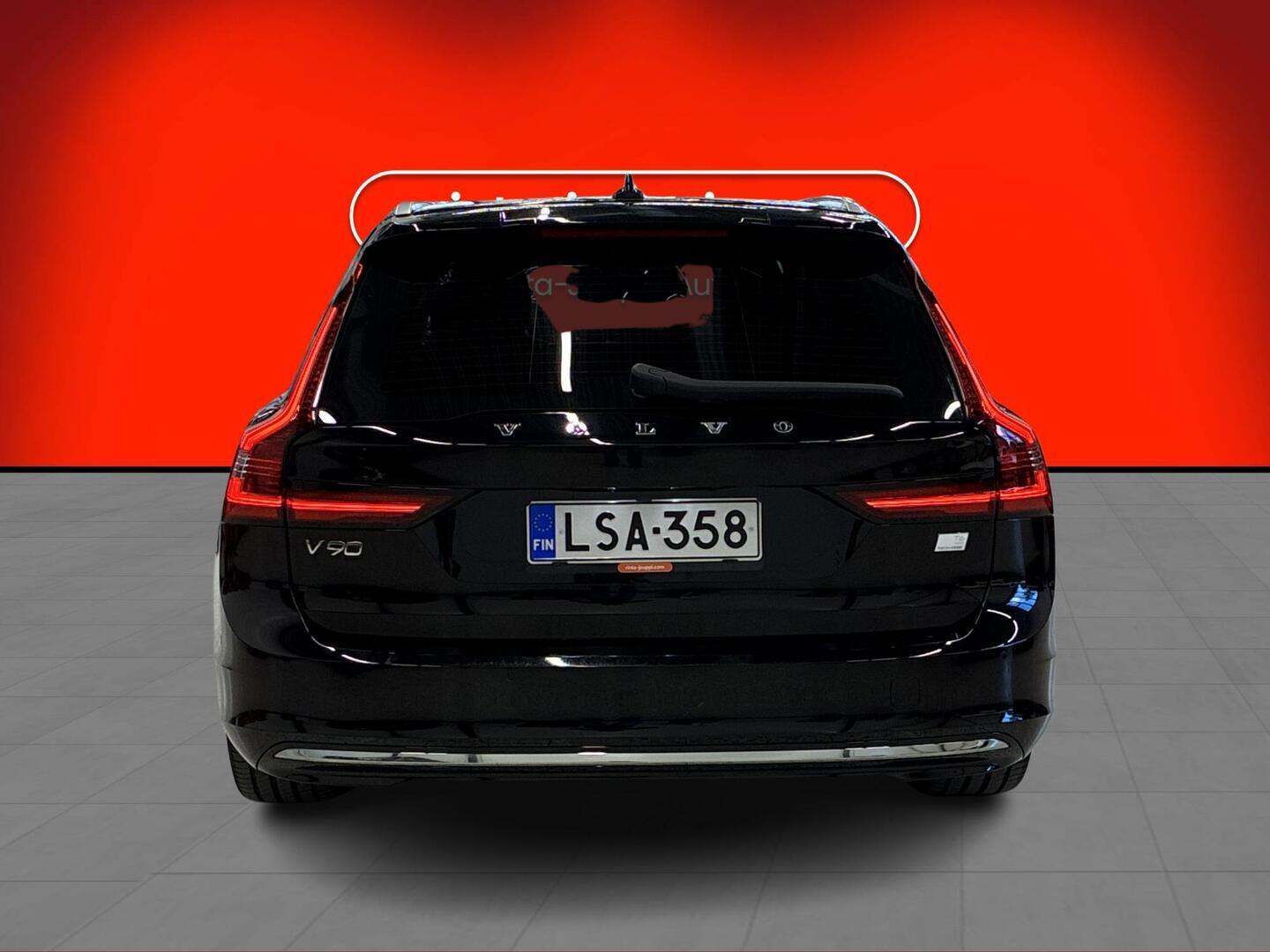 VOLVO V90 2023