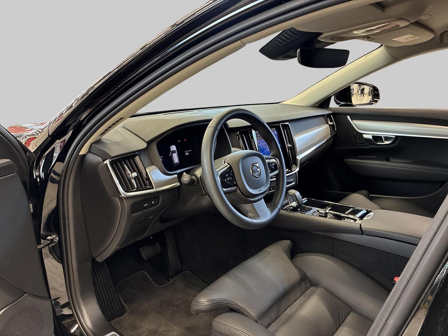 VOLVO V90 2023