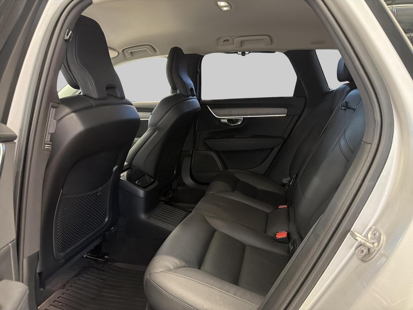 VOLVO V90 2022