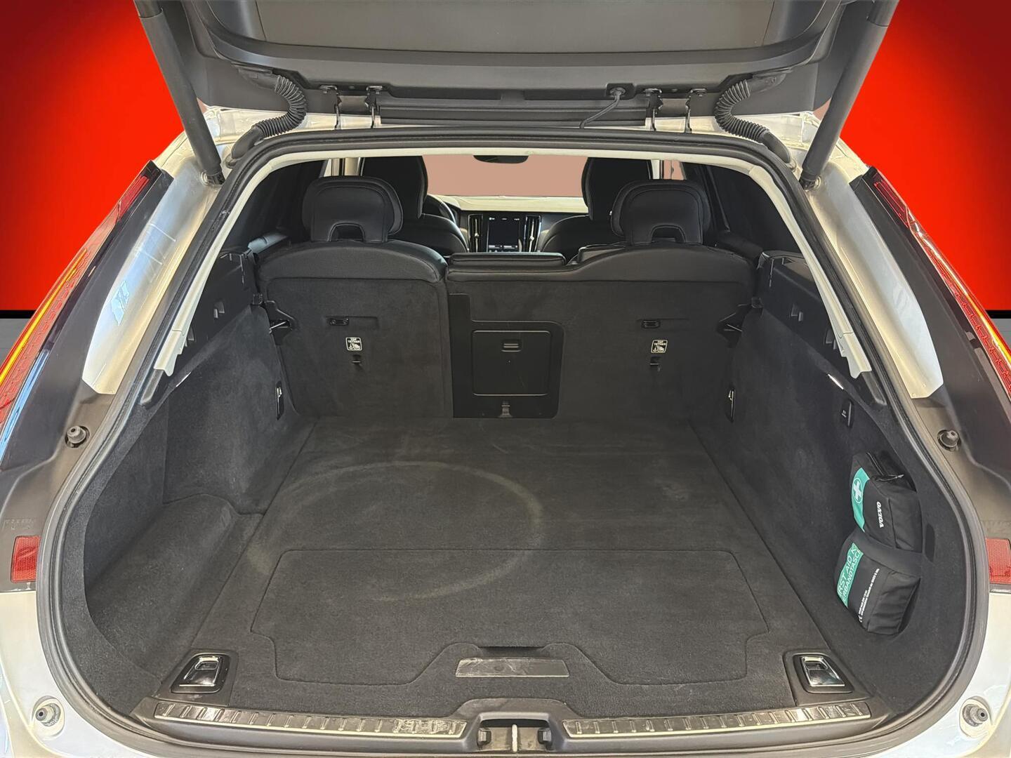VOLVO V90 2022