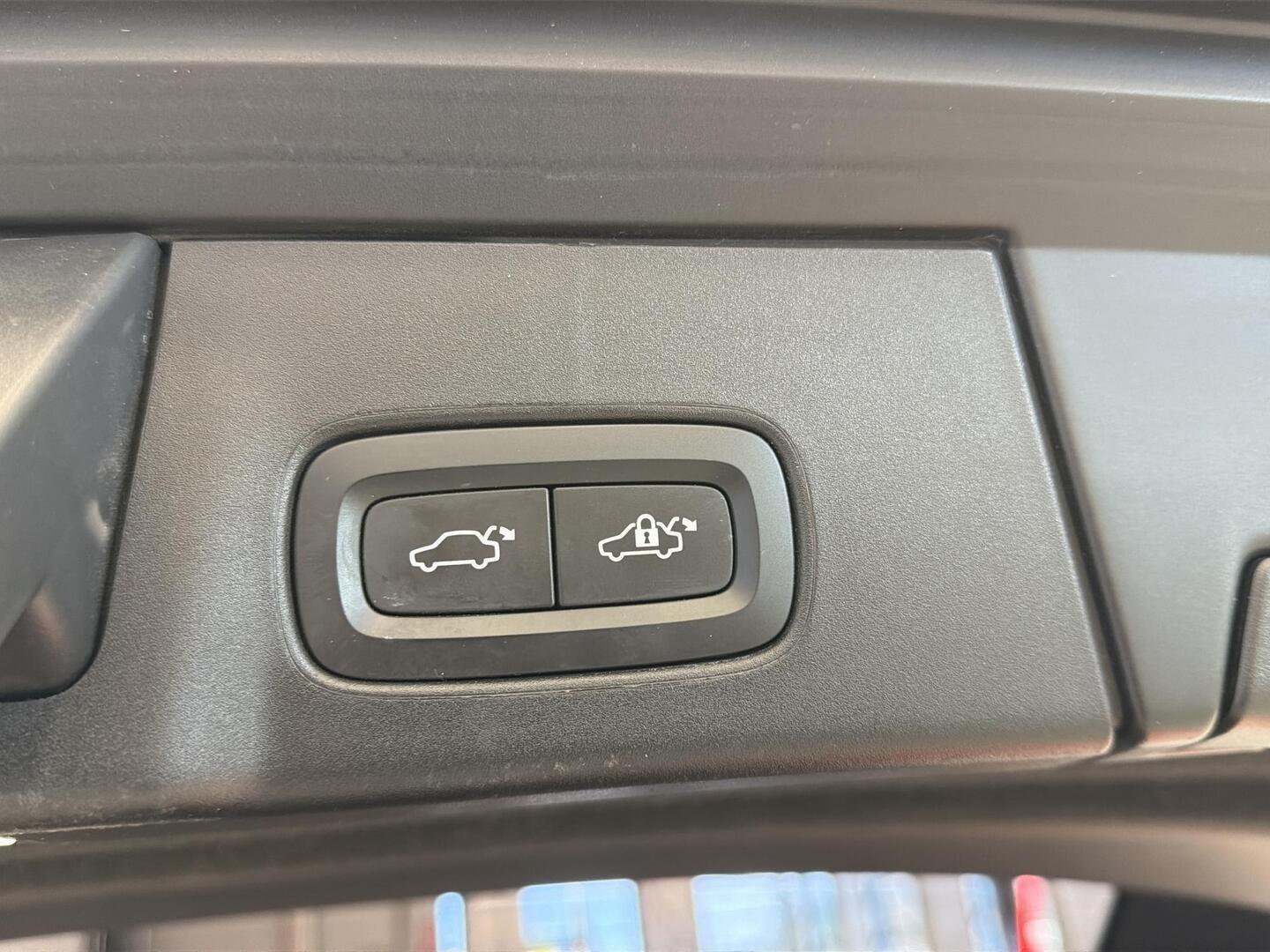 VOLVO V90 2022