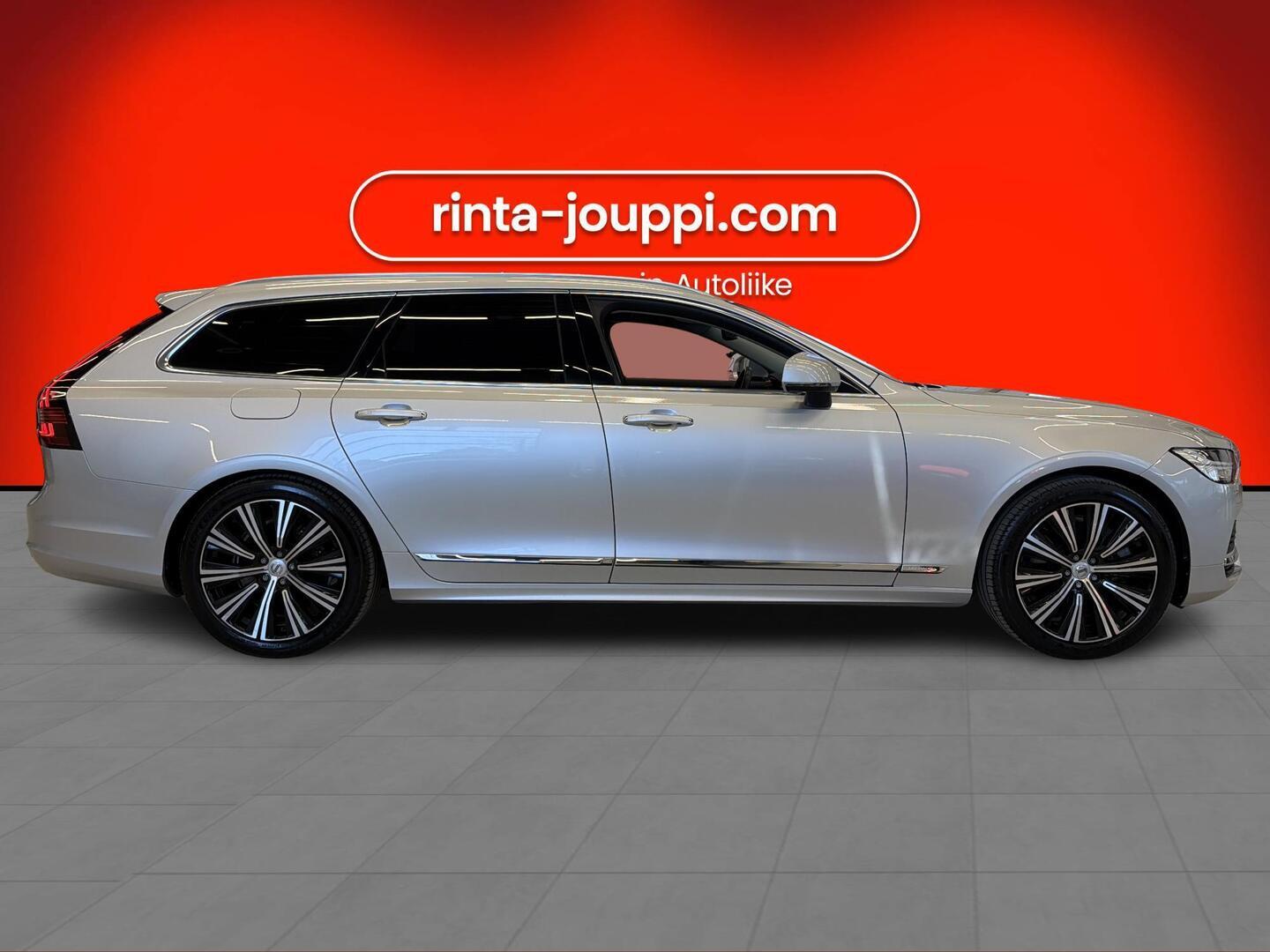 VOLVO V90 2022