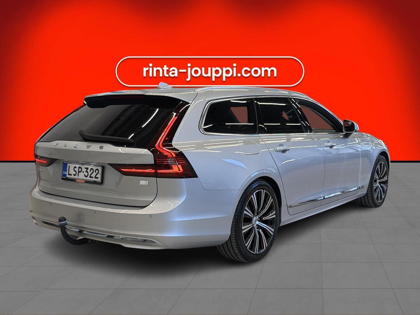 VOLVO V90 2022