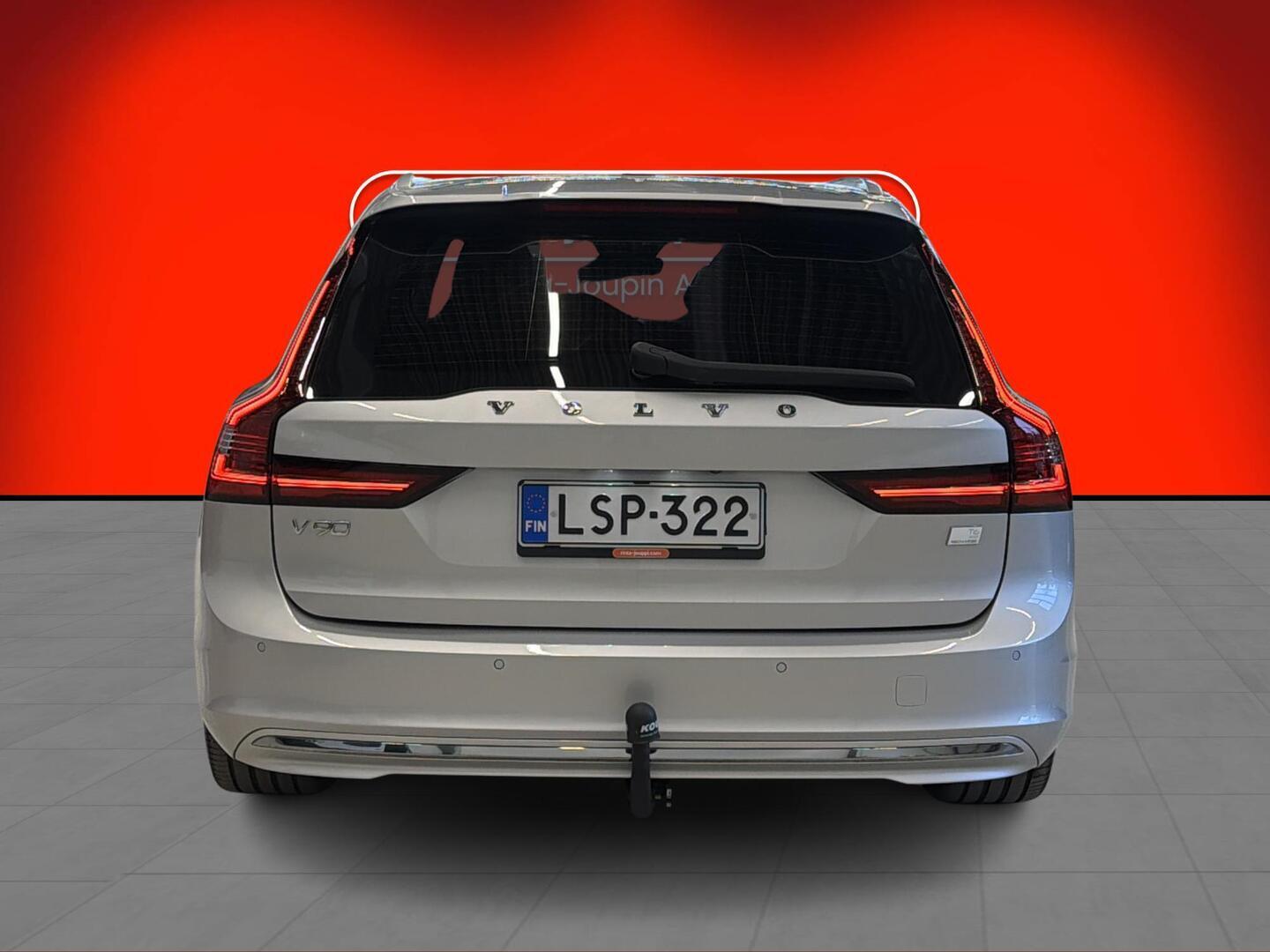 VOLVO V90 2022