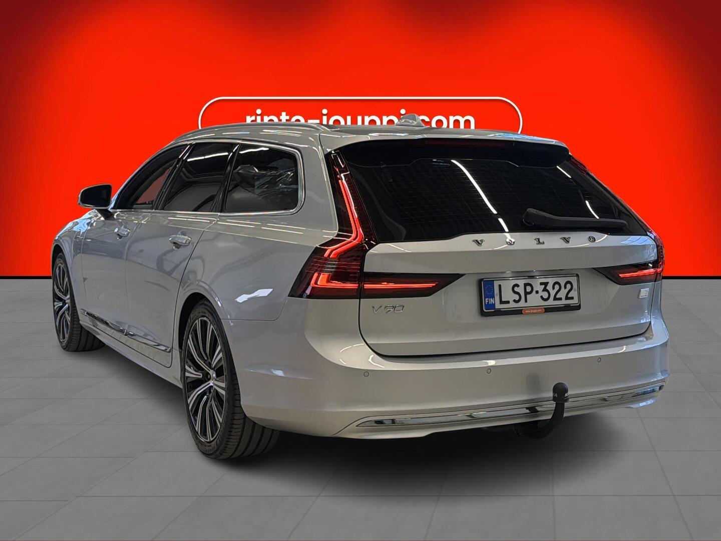 VOLVO V90 2022