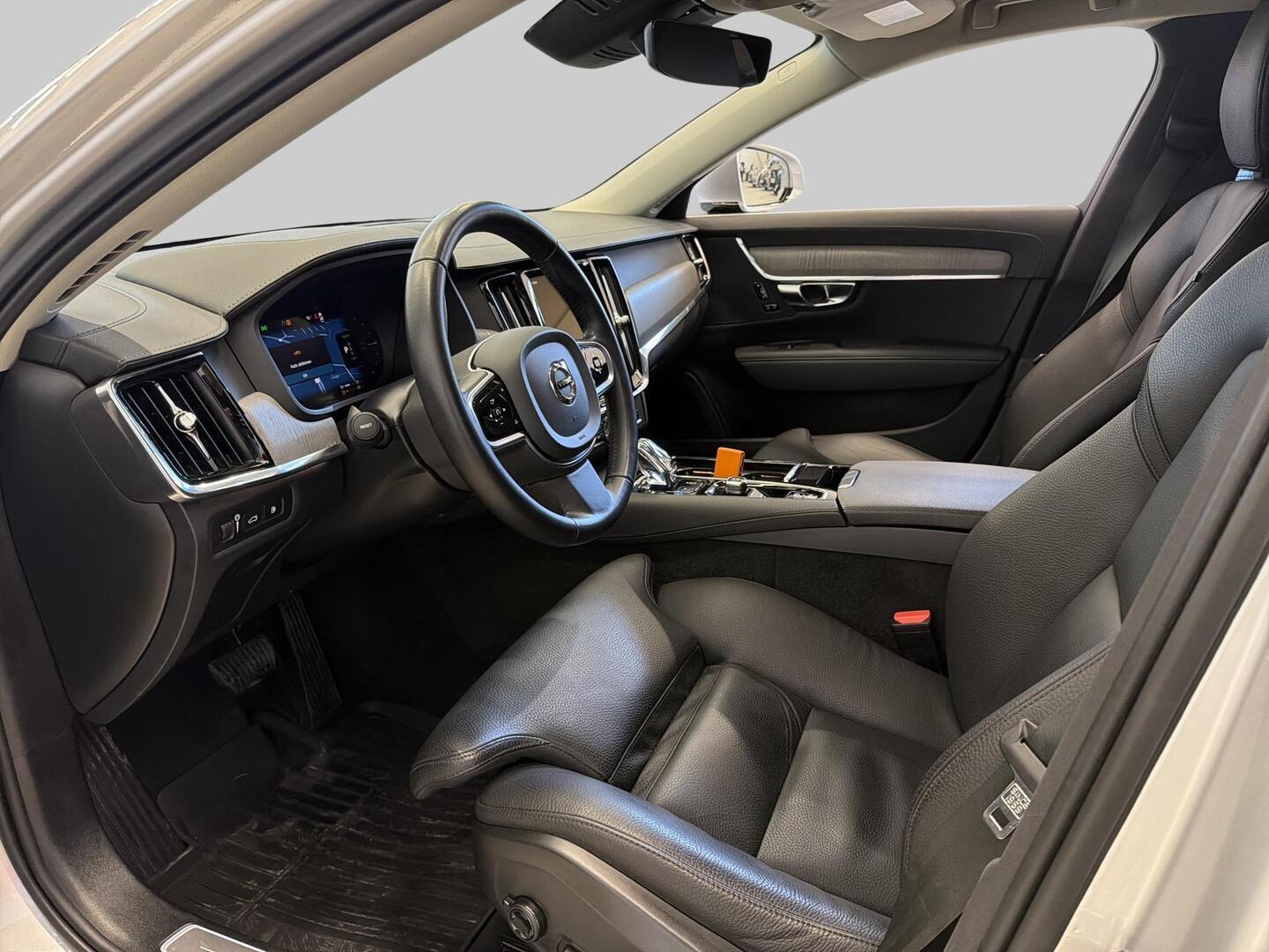 VOLVO V90 2022