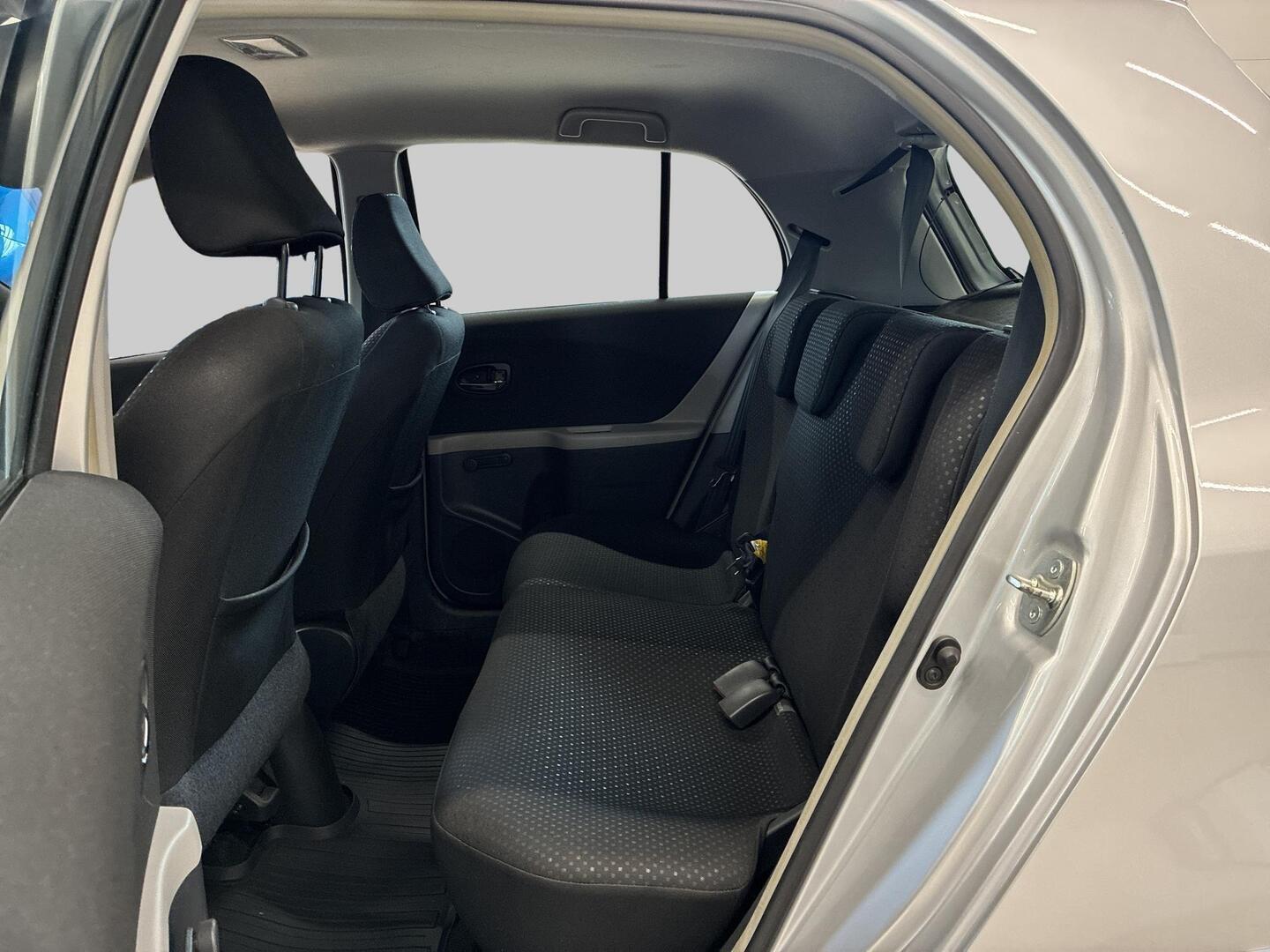 TOYOTA Yaris 2011