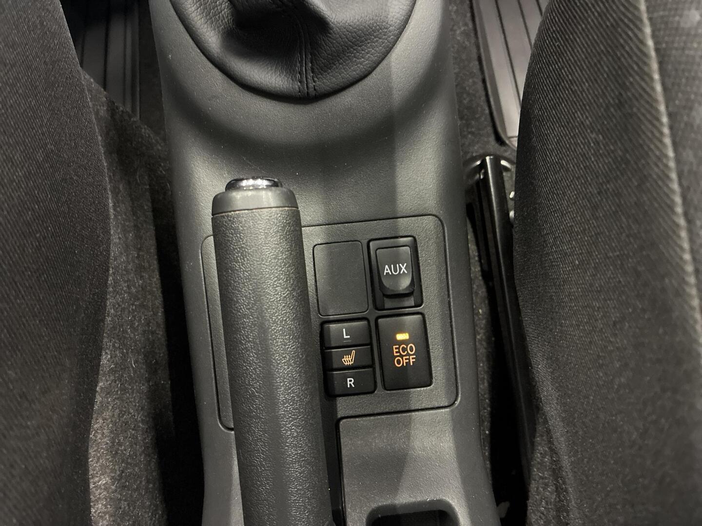 TOYOTA Yaris 2011
