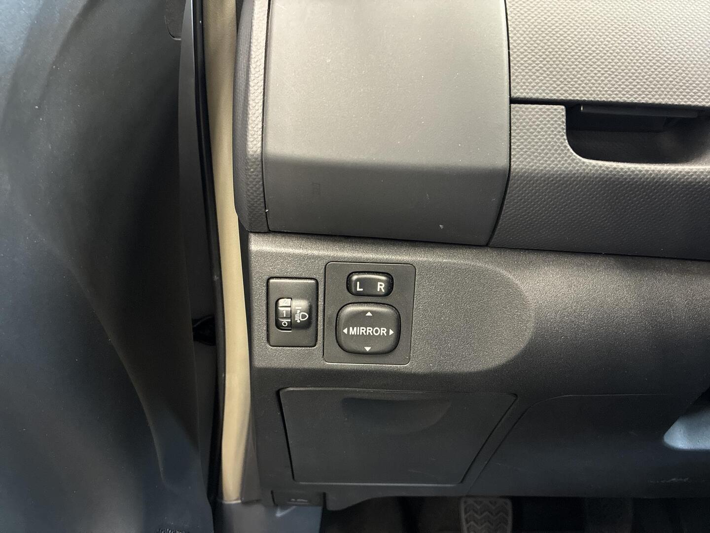 TOYOTA Yaris 2011