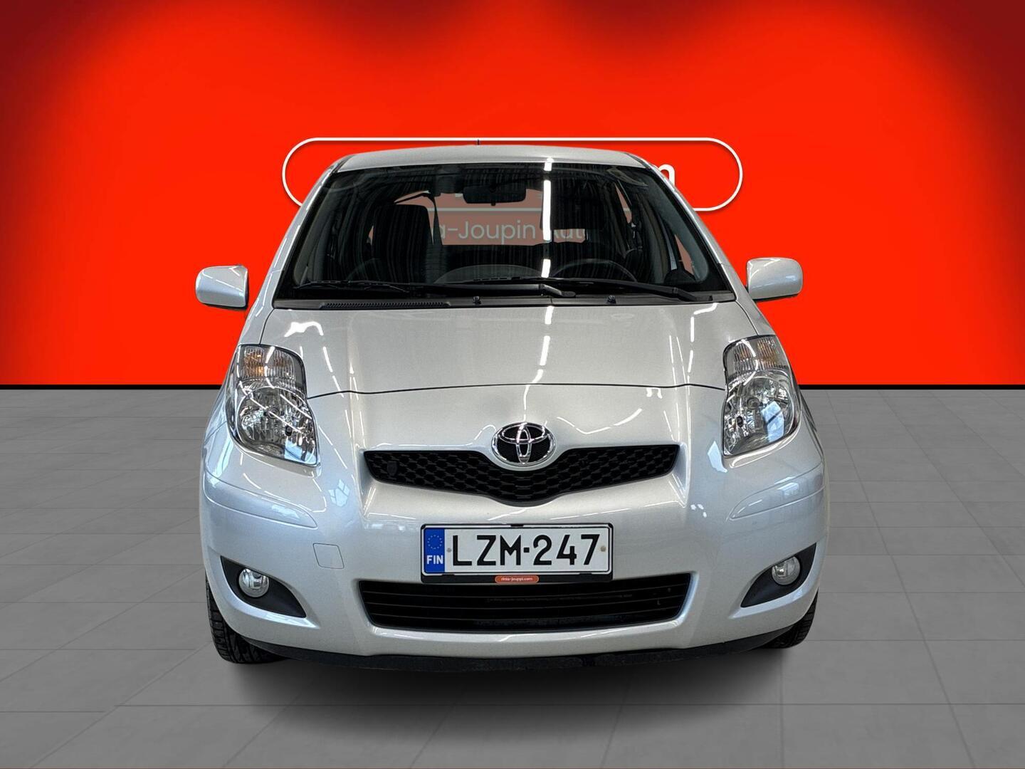 TOYOTA Yaris 2011