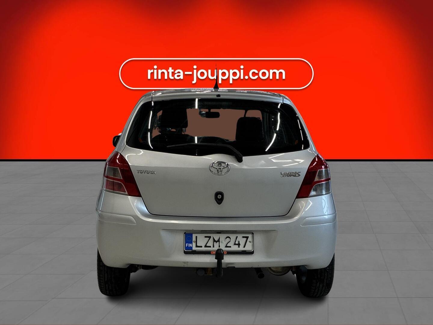 TOYOTA Yaris 2011