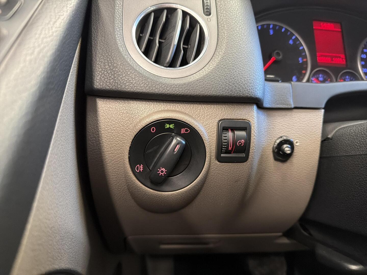 VOLKSWAGEN Tiguan 2008