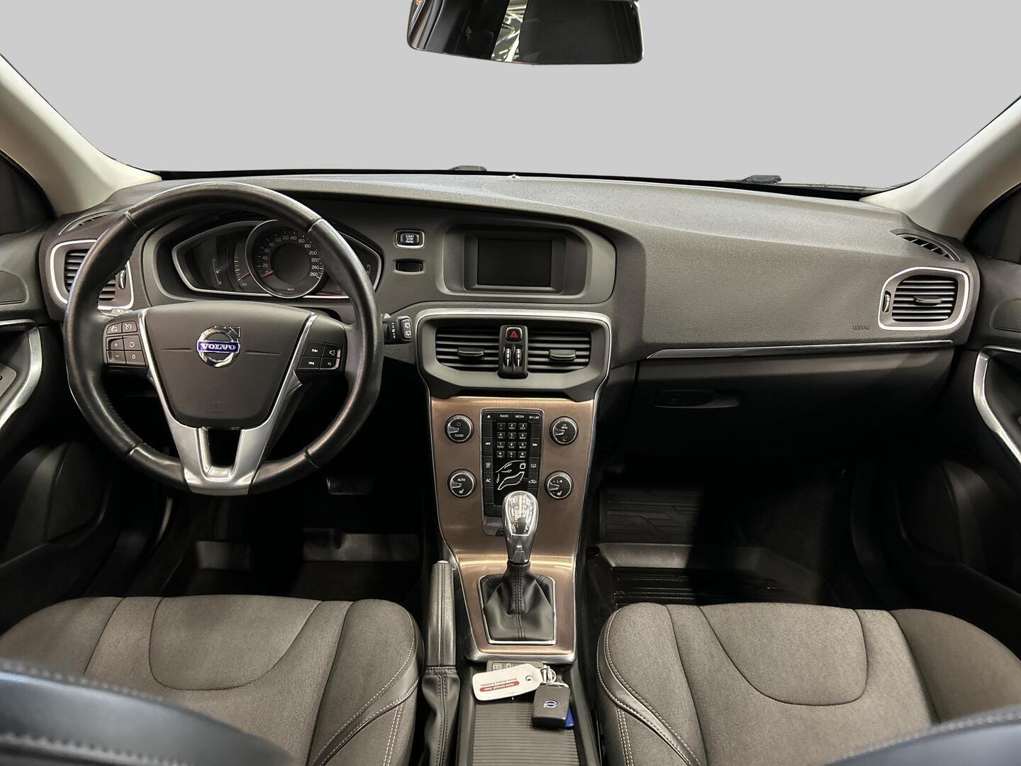 VOLVO V40 Cross Country 2013