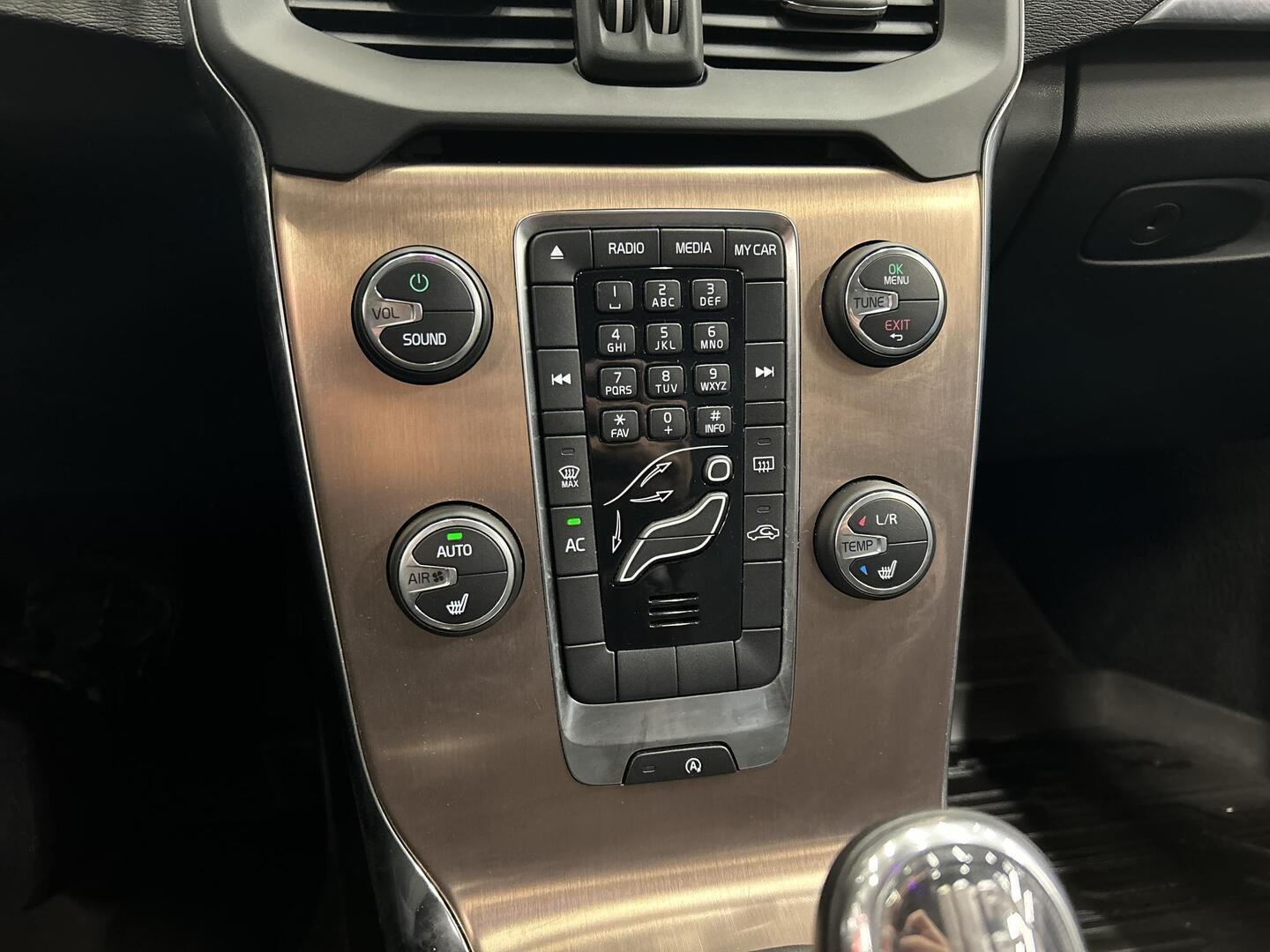 VOLVO V40 Cross Country 2013