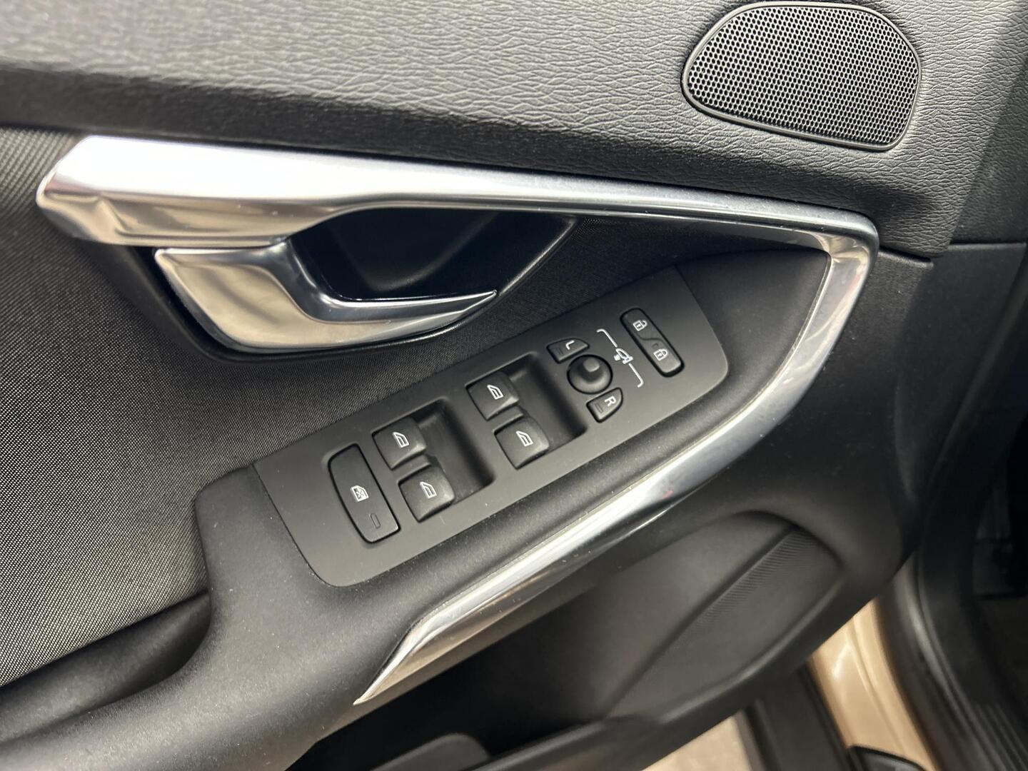 VOLVO V40 Cross Country 2013