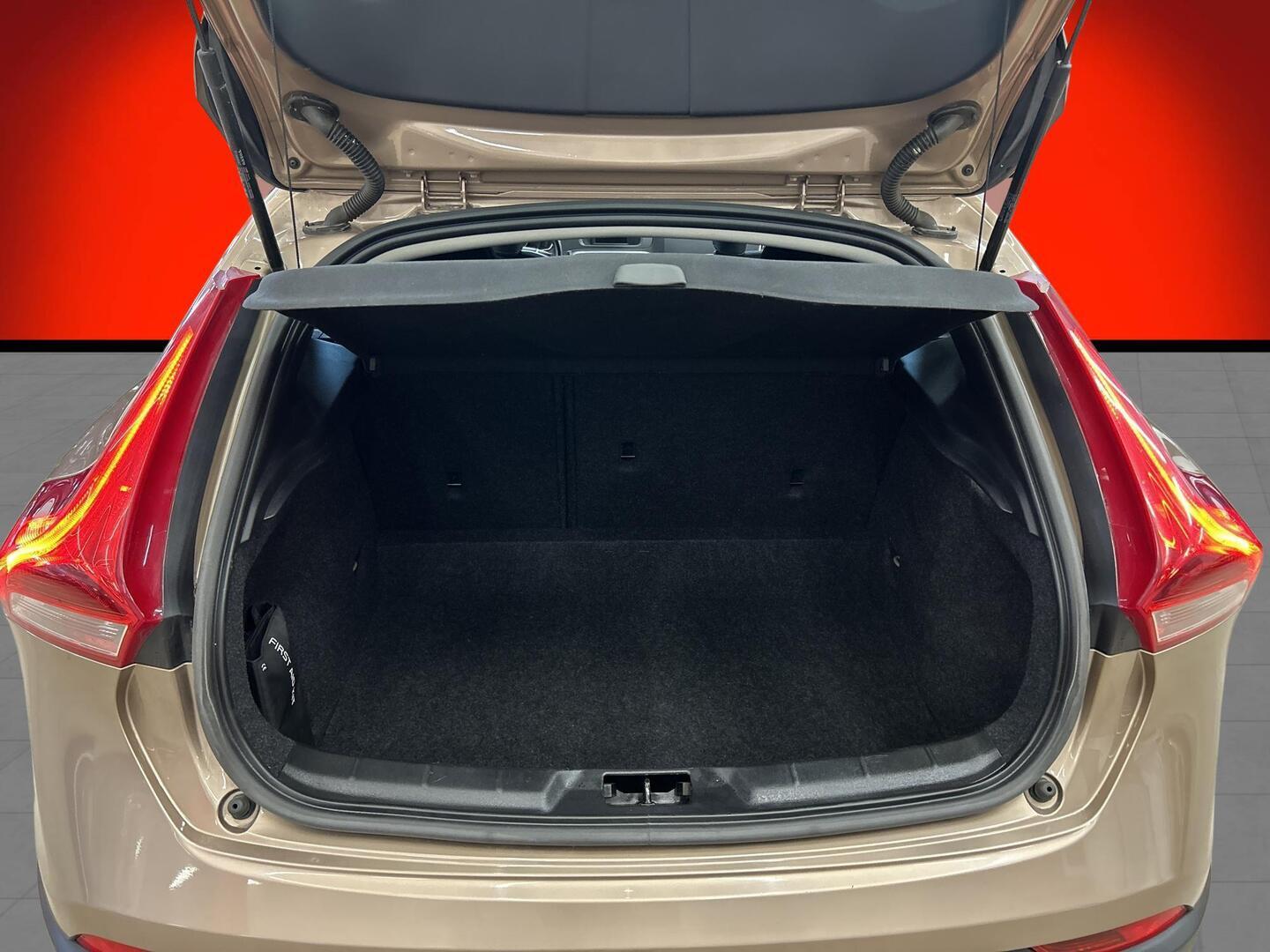 VOLVO V40 Cross Country 2013