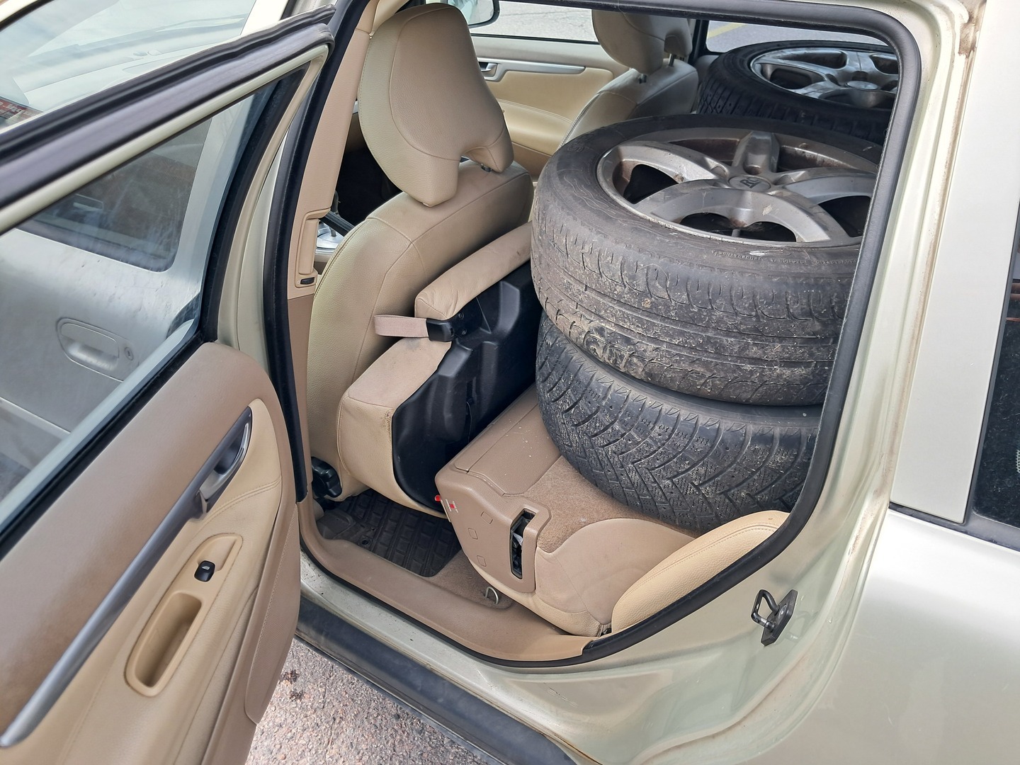 VOLVO V70 2006