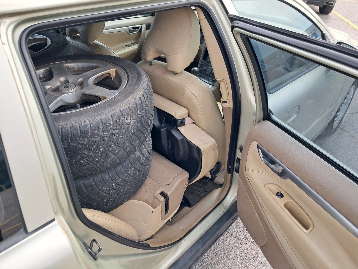 VOLVO V70 2006