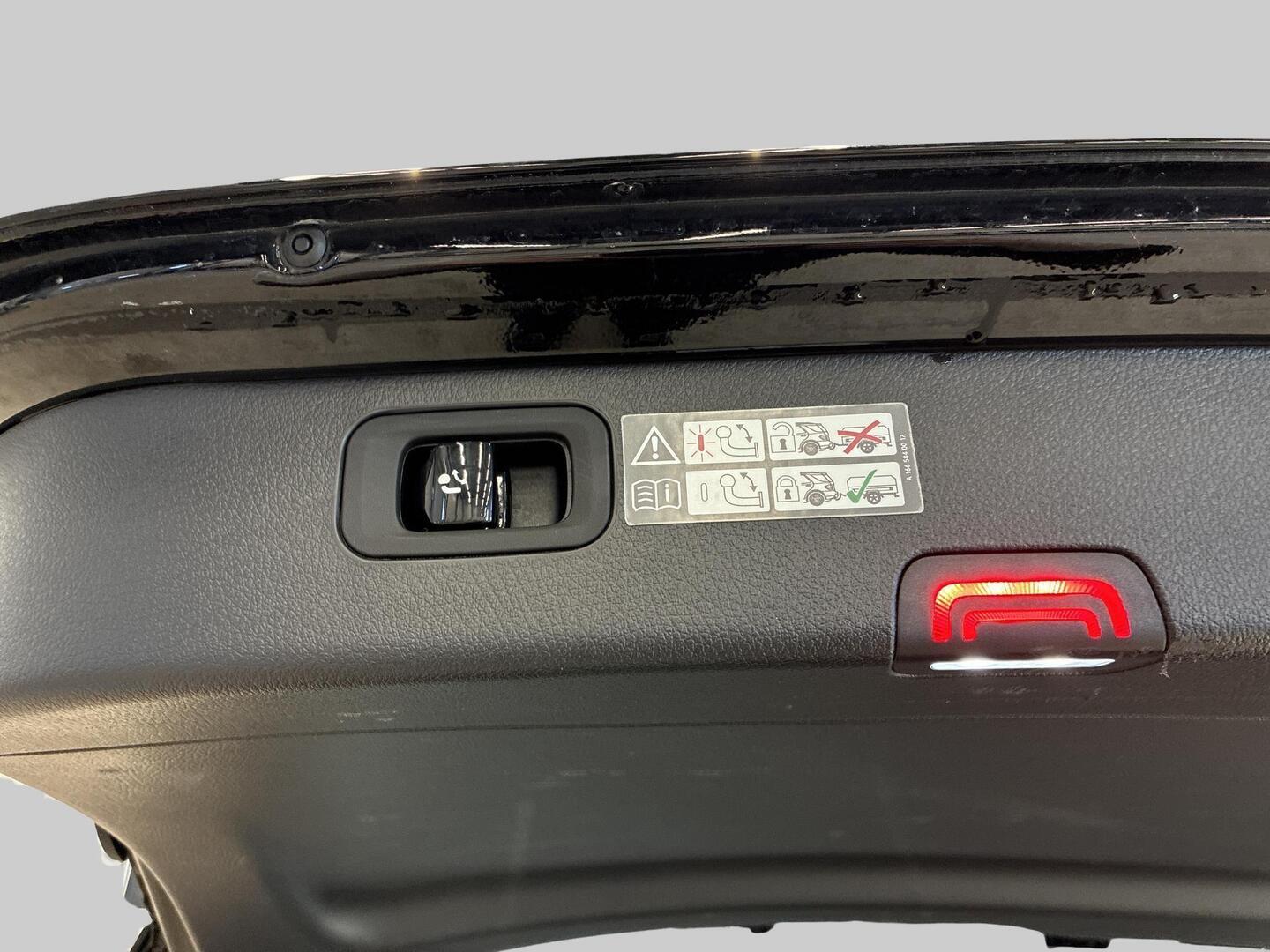 MERCEDES-BENZ C 2023