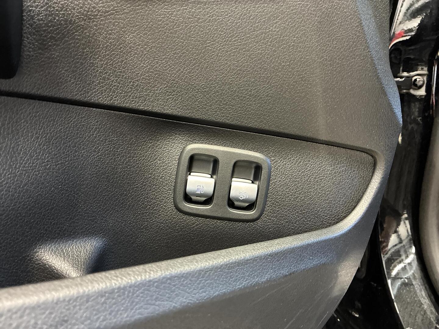 MERCEDES-BENZ C 2023