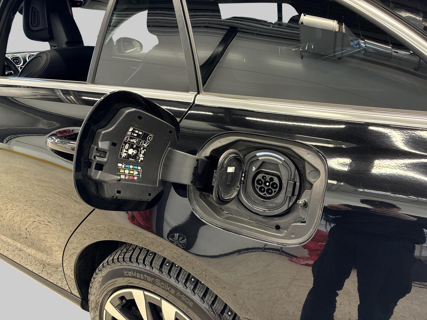 MERCEDES-BENZ C 2023