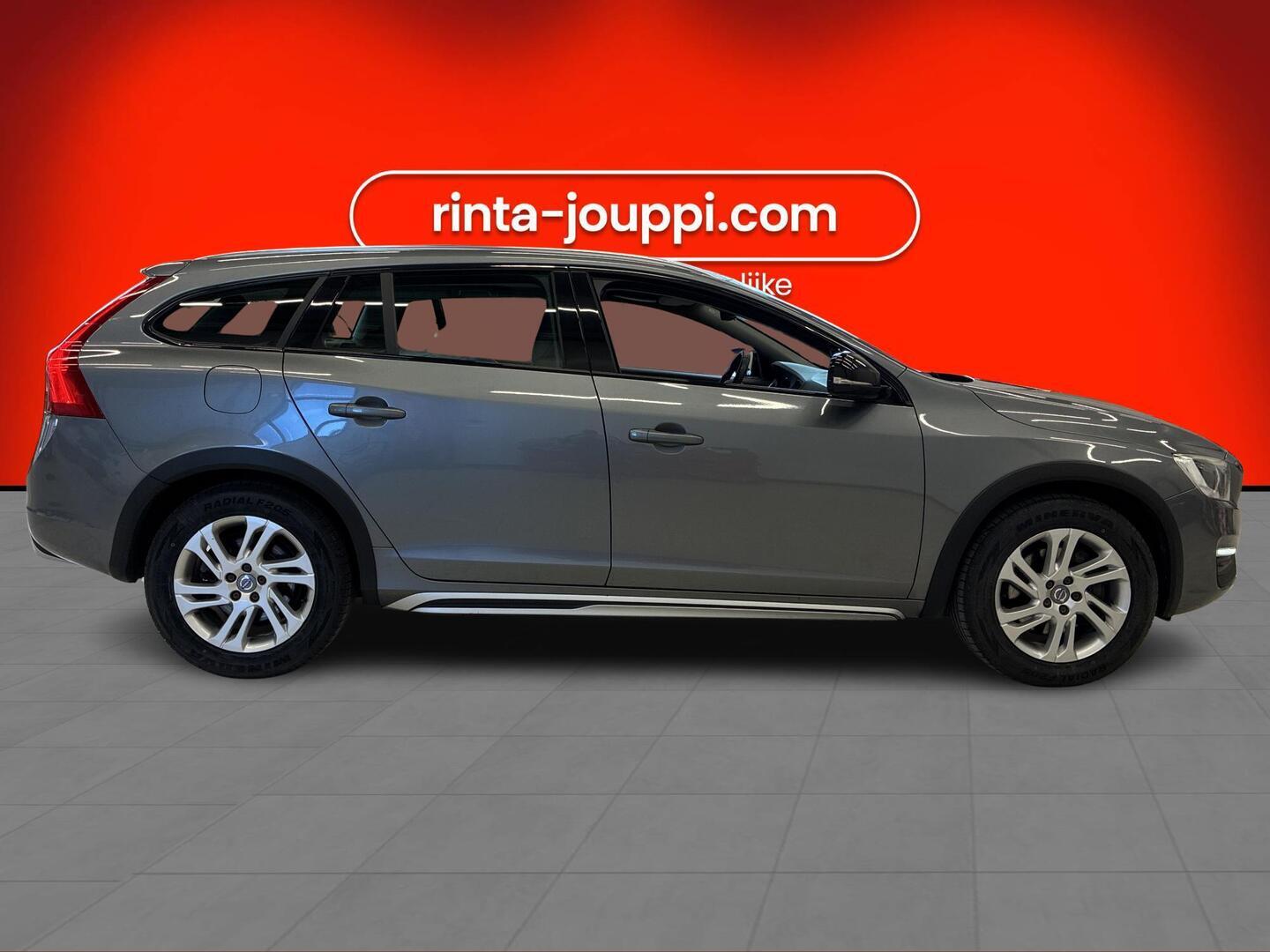 VOLVO V60 Cross Country 2017