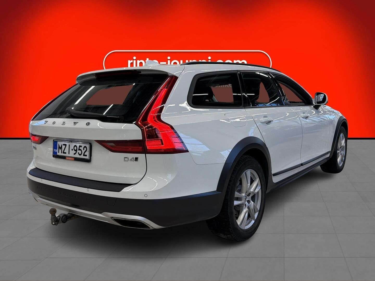 VOLVO V90 Cross Country 2017