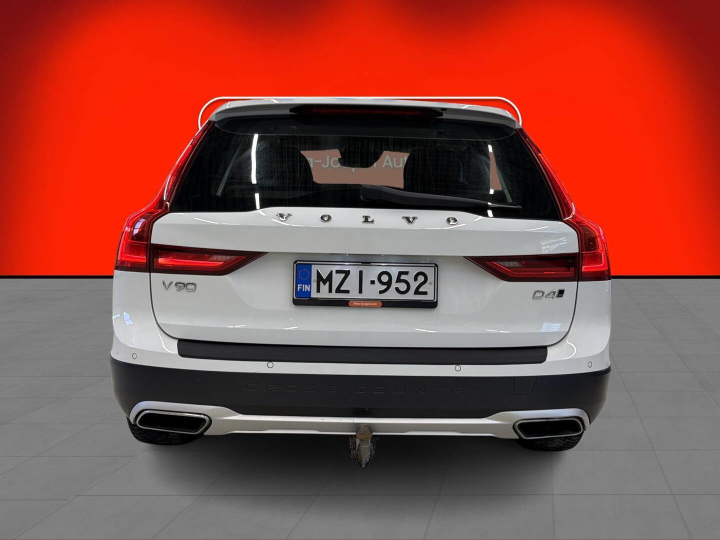 VOLVO V90 Cross Country 2017