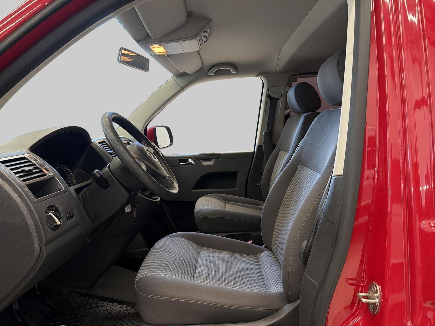 VOLKSWAGEN Caravelle 2012