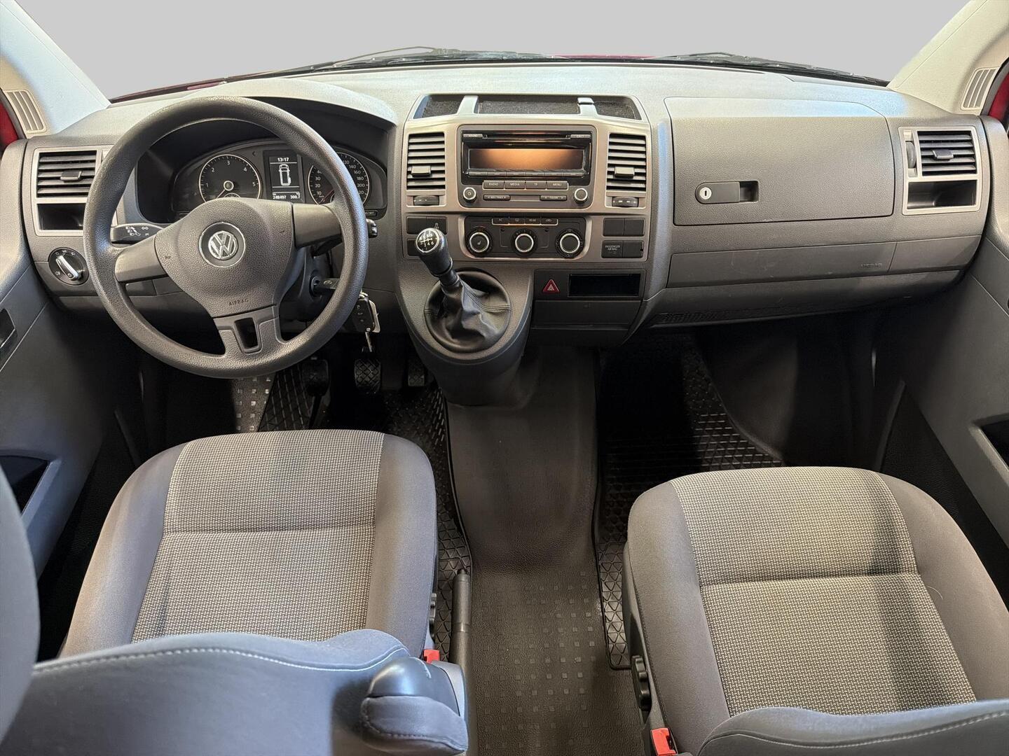 VOLKSWAGEN Caravelle 2012