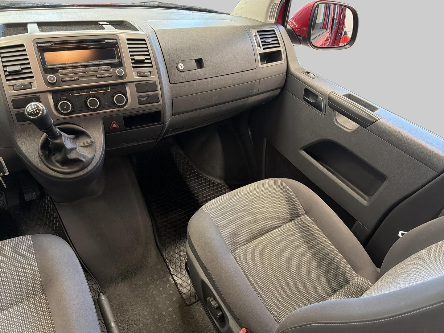 VOLKSWAGEN Caravelle 2012