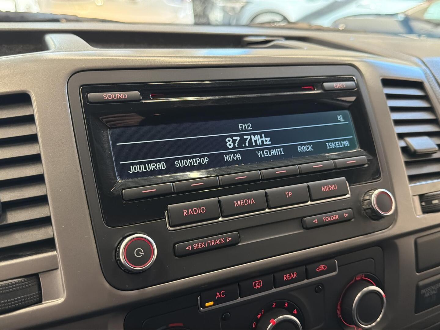 VOLKSWAGEN Caravelle 2012