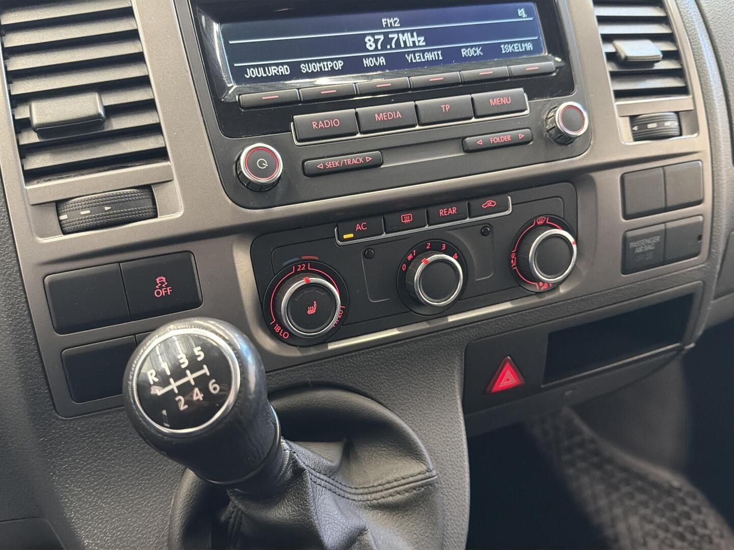 VOLKSWAGEN Caravelle 2012