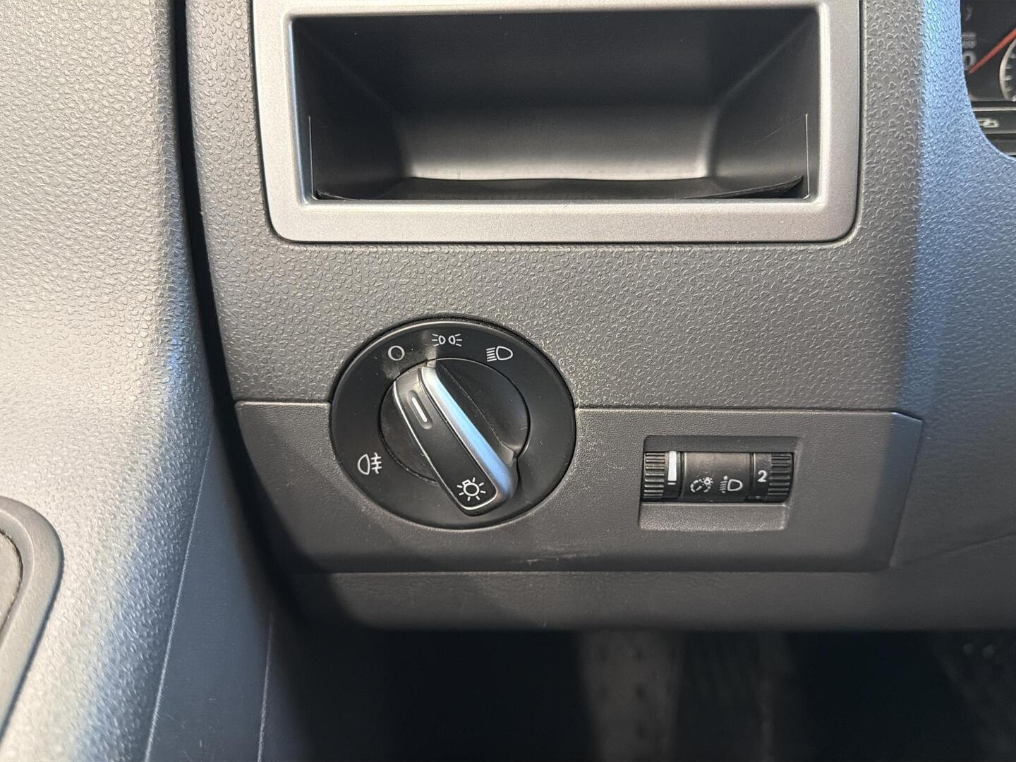 VOLKSWAGEN Caravelle 2012