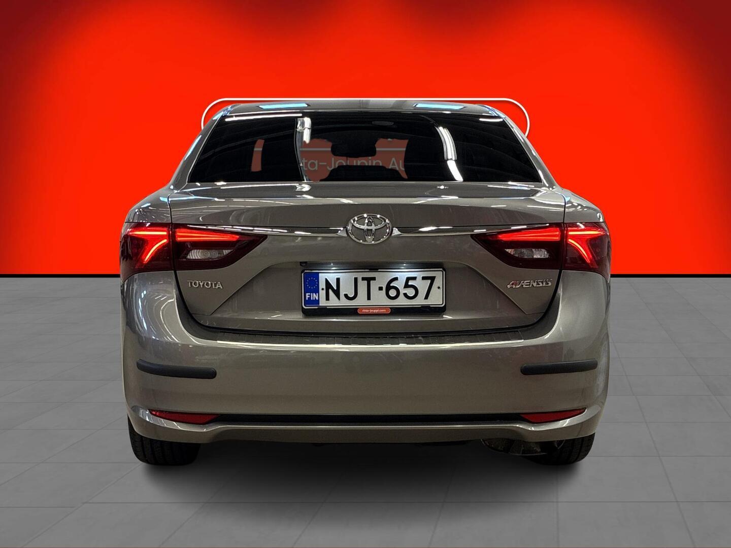 TOYOTA Avensis 2015