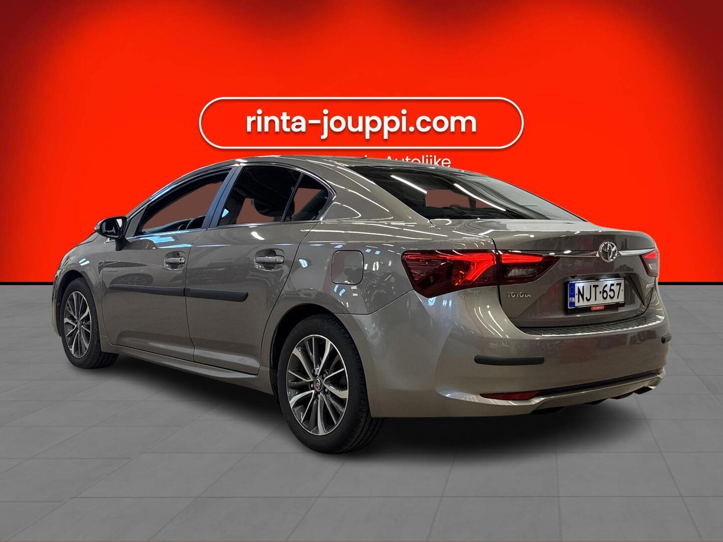 TOYOTA Avensis 2015
