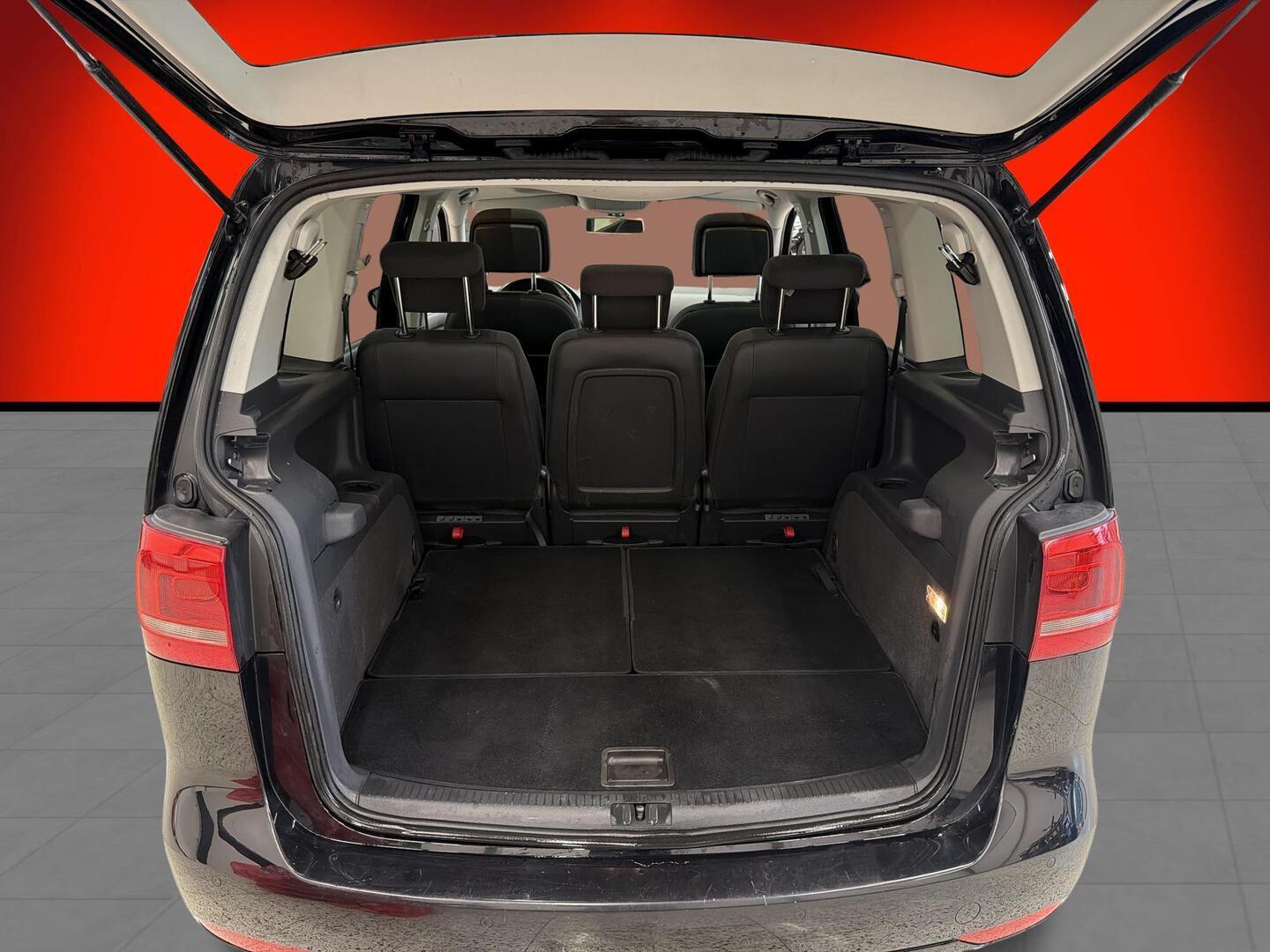 VOLKSWAGEN Touran 2015