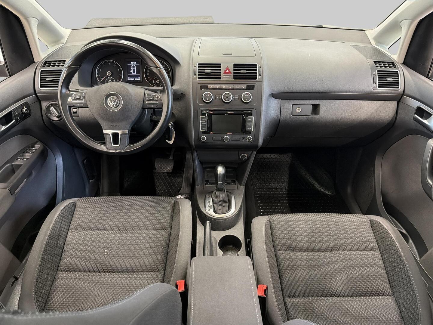 VOLKSWAGEN Touran 2015