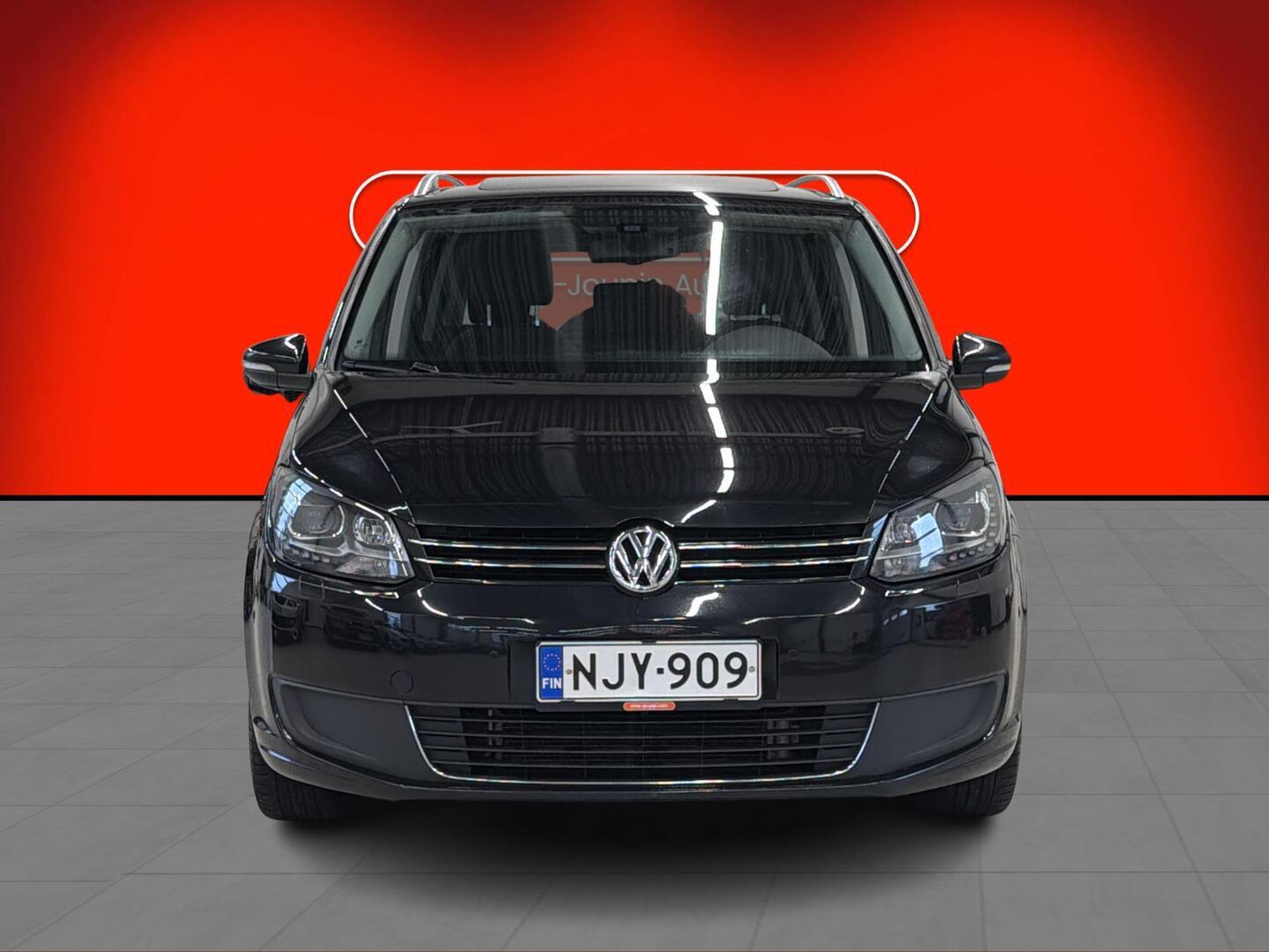 VOLKSWAGEN Touran 2015