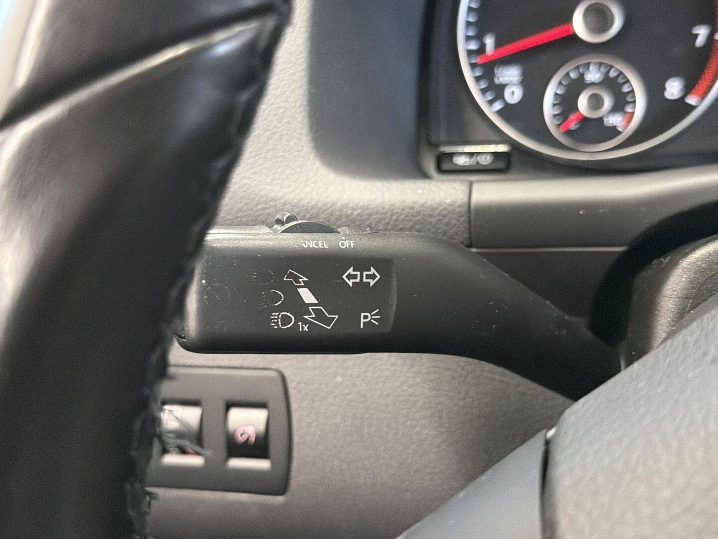 VOLKSWAGEN Touran 2015