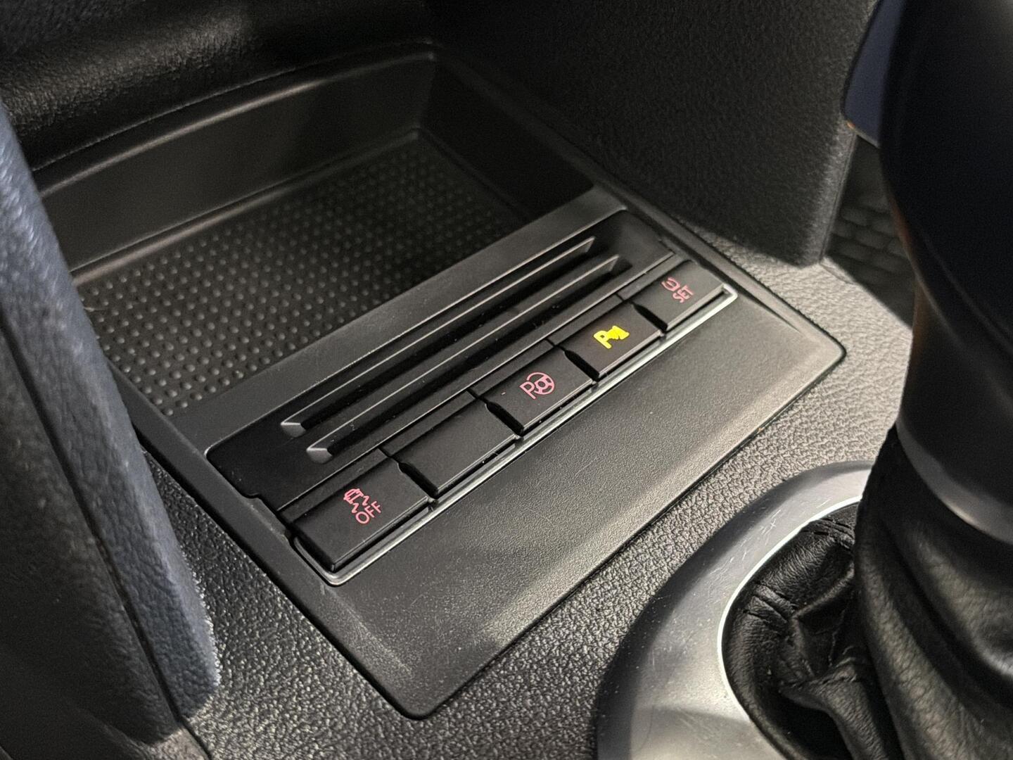 VOLKSWAGEN Touran 2015