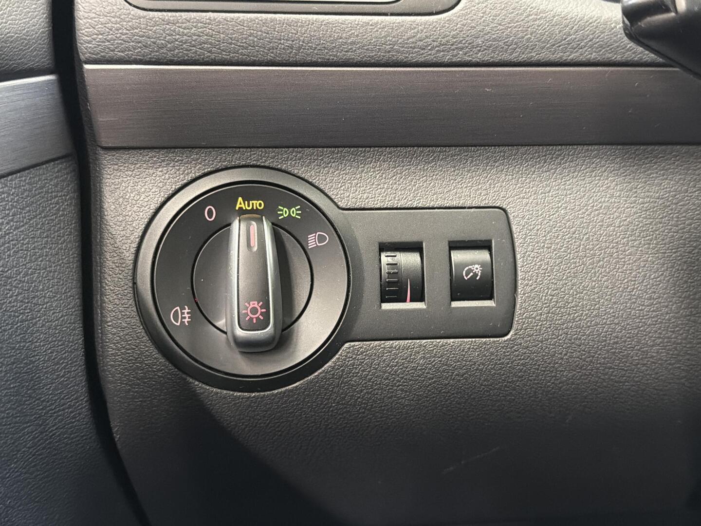 VOLKSWAGEN Touran 2015