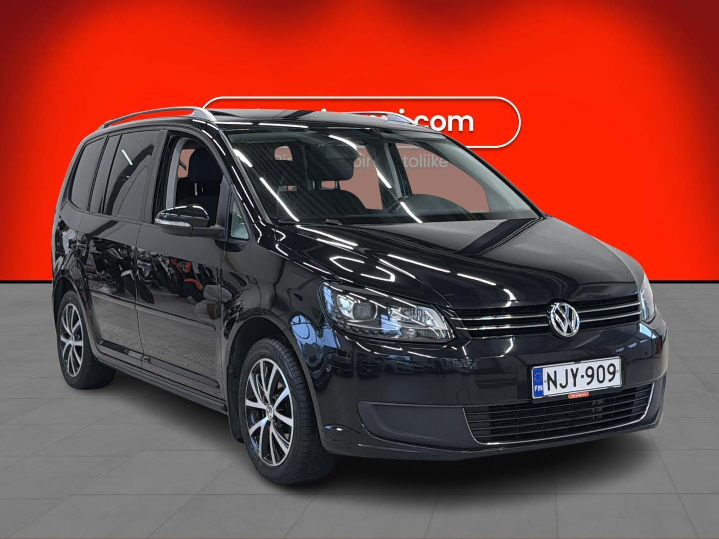 VOLKSWAGEN Touran 2015