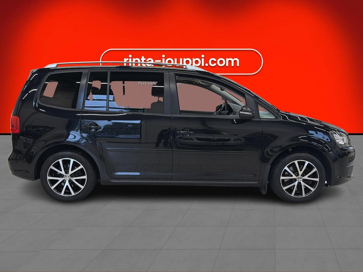 VOLKSWAGEN Touran 2015
