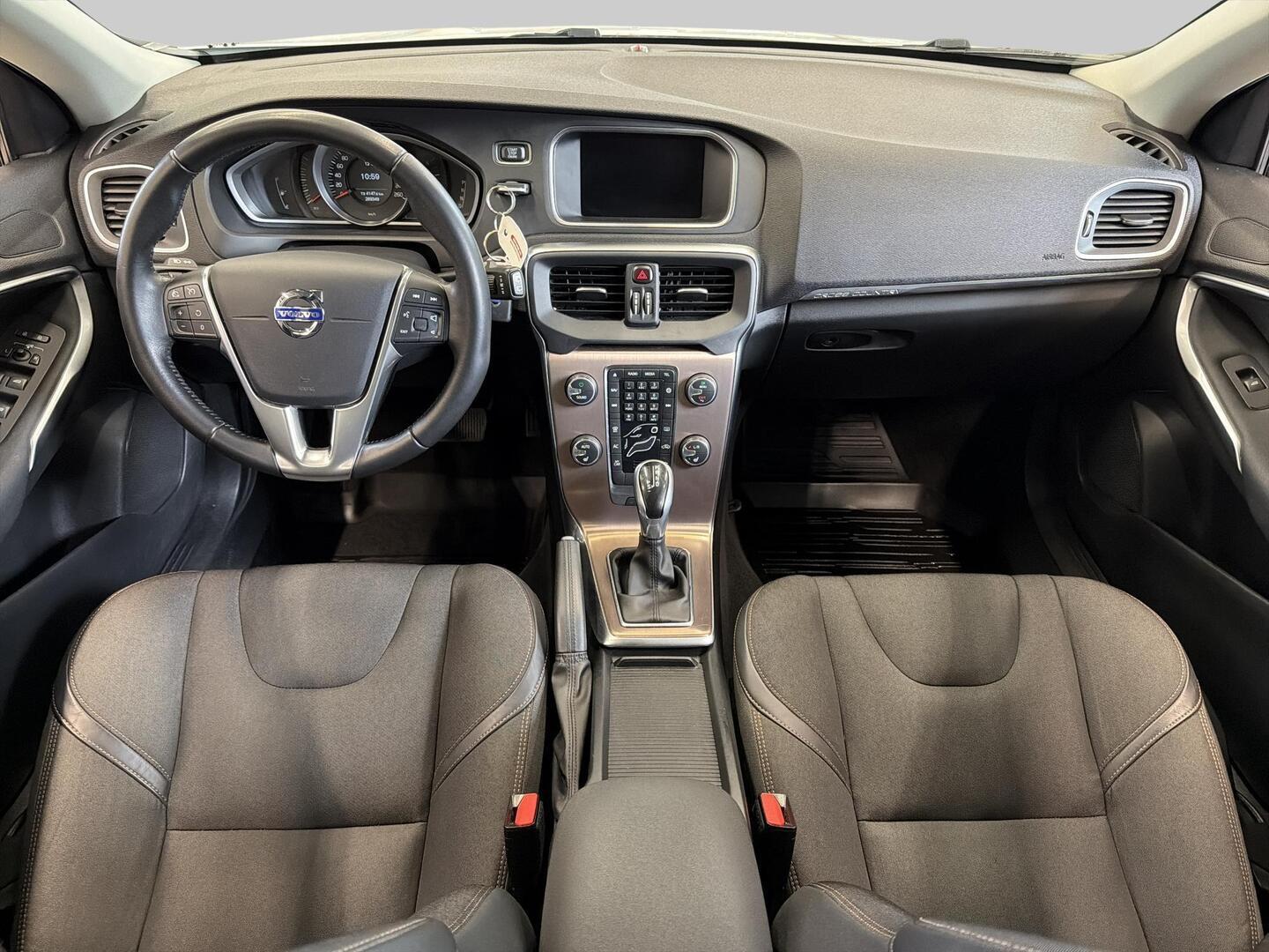 VOLVO V40 Cross Country 2016